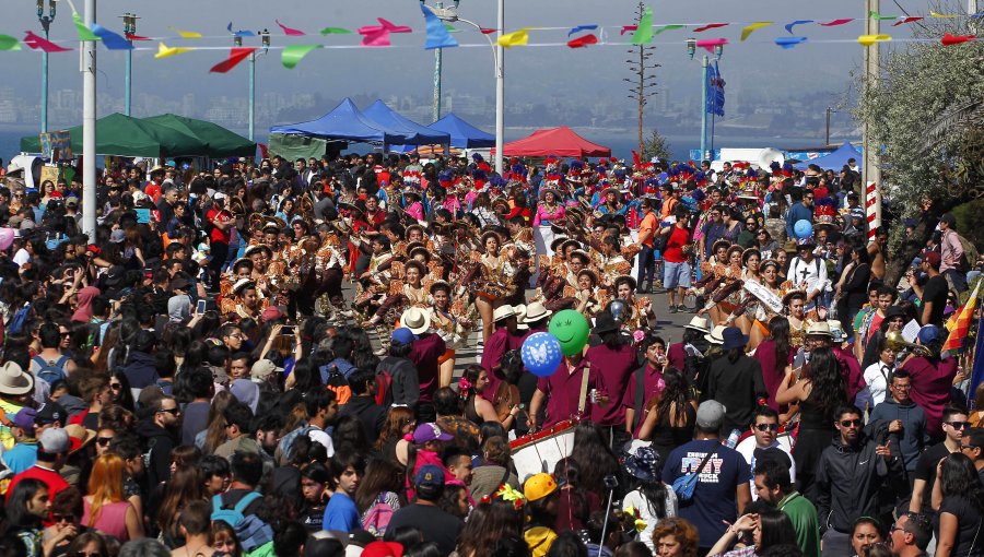 Diputado Cornejo pidió “respetar y cuidar” Valparaíso en Carnaval Mil Tambores