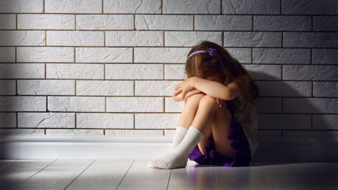 Niña de 10 años graba su propia violación varias veces para que adultos le creyeran