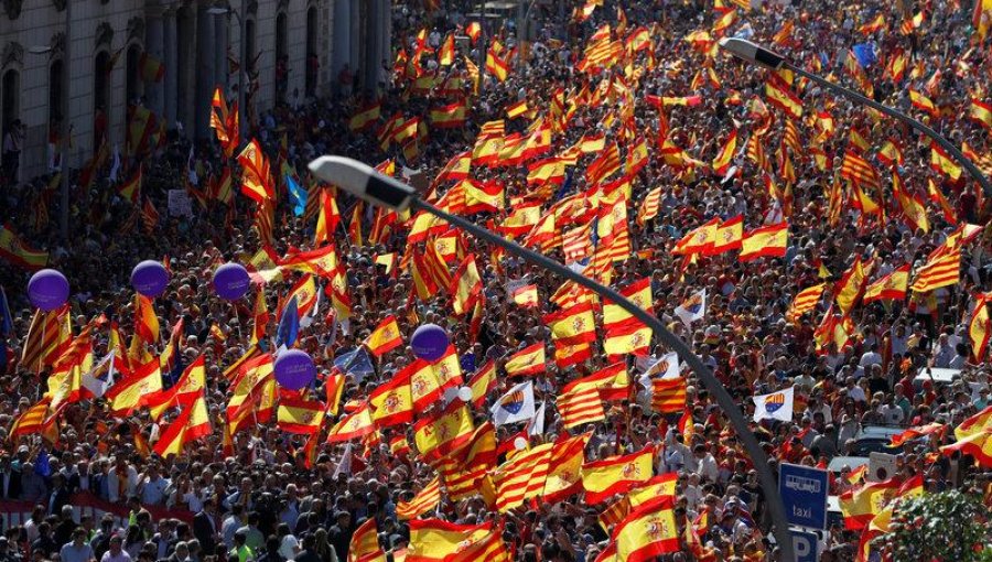 España: Aumenta presión sobre líder catalán para que abandone planes de independencia