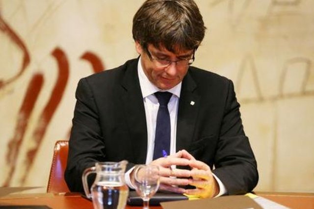 Cataluña se asoma a declaración de independencia pese a advertencias de Madrid