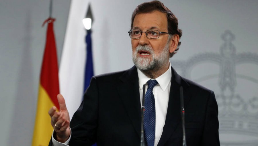 Rajoy propone cesar al gobierno catalán y realizar elecciones regionales antes de seis meses