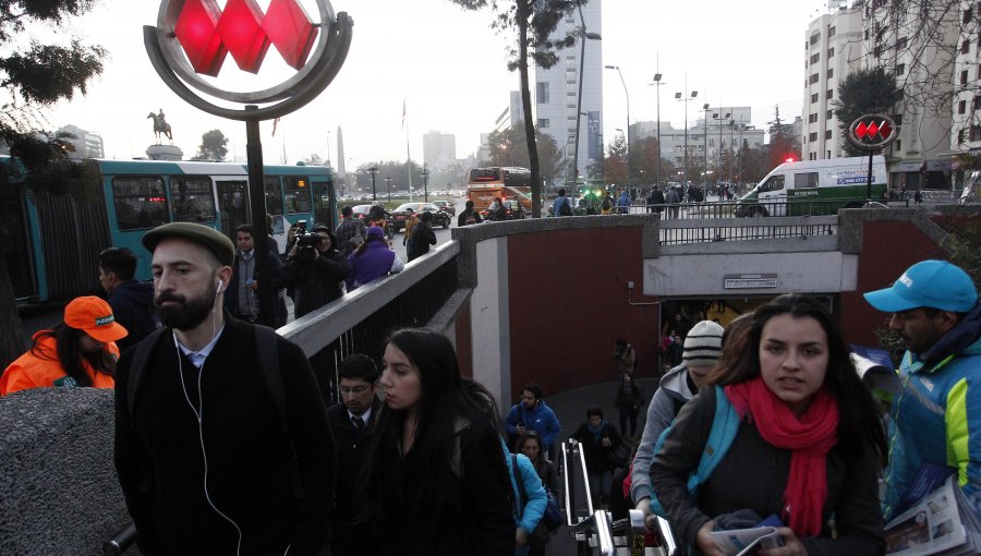 Compleja falla eléctrica vivió Línea 5 del Metro: Inquietud y atrasos generó en pasajeros