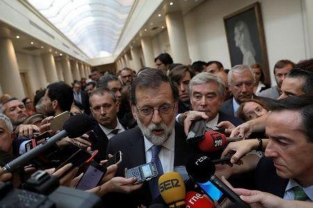 Rajoy destituye al gobierno catalán y convoca elecciones tras declaración de independencia