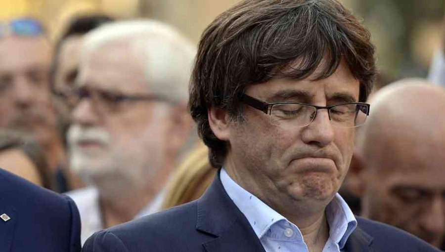Fiscalía española pide orden de detención contra el destituido presidente de Cataluña