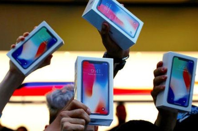 Cientos hacen fila en Sídney y Shanghái por lanzamiento del iPhone X de Apple