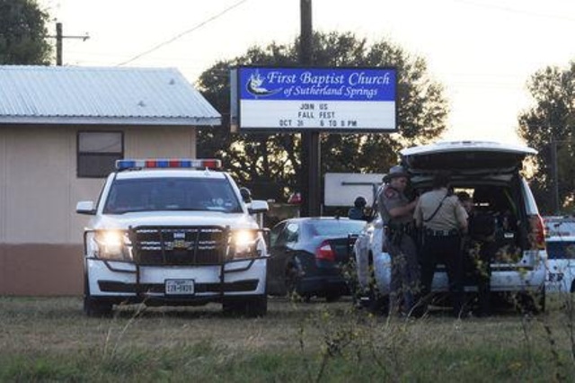 EEUU: Hombre armado mata al menos 26 fieles en iglesia de pequeña localidad de Texas