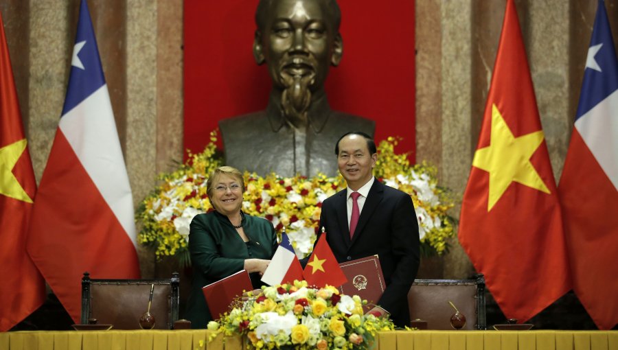 Presidenta Bachelet firmó acuerdos con el mandatario de Vietnam en Hanói