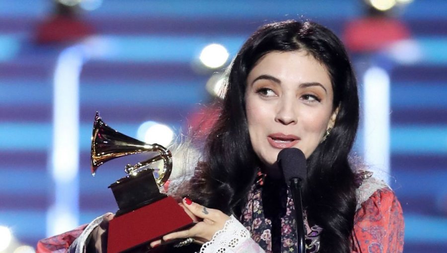 Mon Laferte consagra su carrera internacional al ganar su primer Grammy Latino
