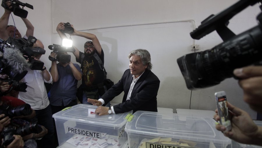 Alejandro Navarro fue el último de los candidatos a La Moneda en votar