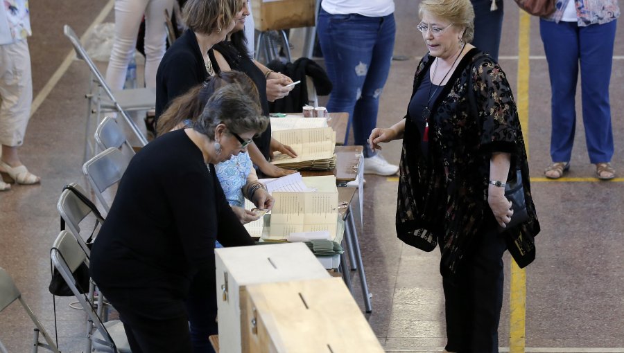 Presidenta Bachelet votó y aseguró que “el legado lo defenderán los ciudadanos”