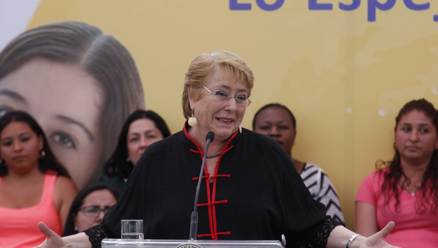 Bachelet: La única encuesta que vale es la de los chilenos expresada en votos