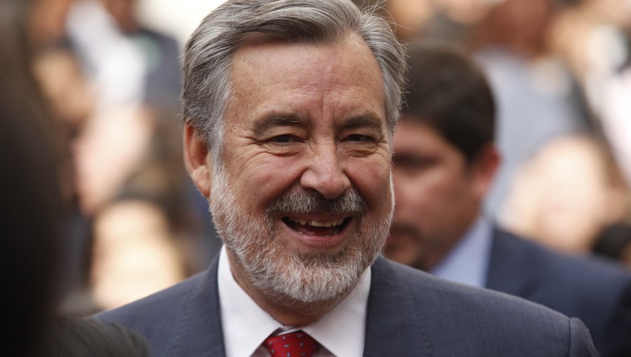 Guillier valora alta votación de Sánchez y llama a realizar cambios en política