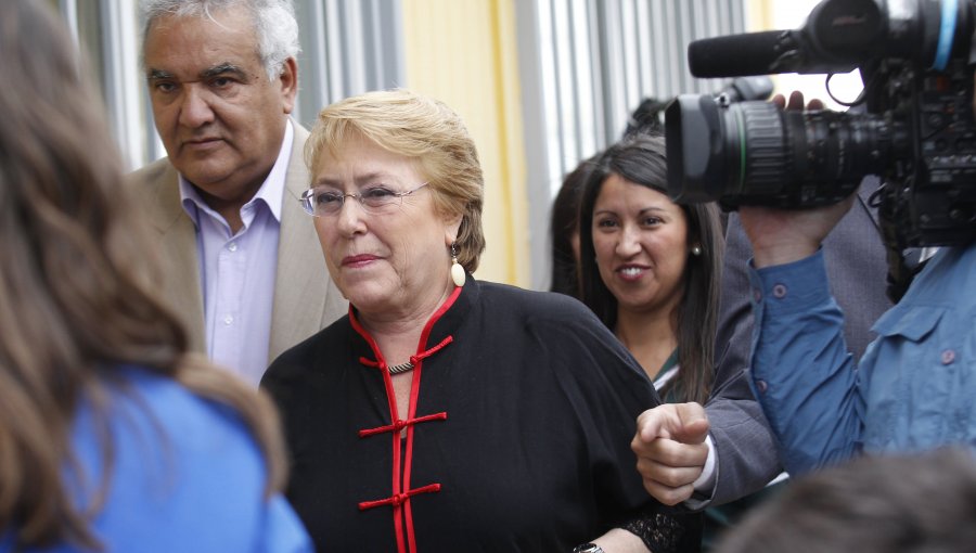 Presidenta Michelle Bachelet recibirá a Guillier este martes en La Moneda