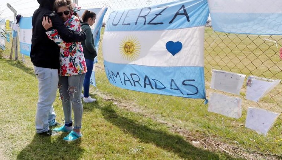 Familias de tripulantes submarino argentino desaparecido abandonan base tras malas noticias