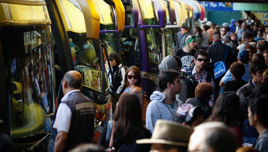 Se detecta diferencia de hasta un 227% en pasajes de buses en fin de semana largo