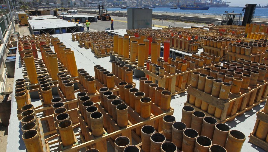 Instalan plataformas para los fuegos artificiales en Viña del Mar para año nuevo