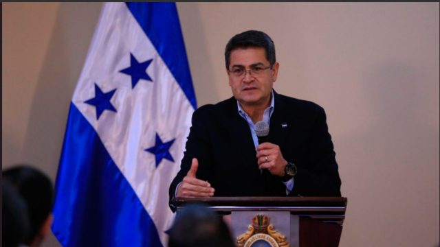 Presidente Hernández asume nuevo mandato en Honduras en medio de protestas