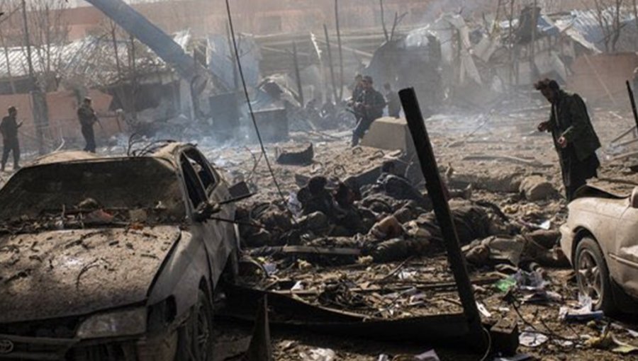 Cerca de un centenar de muertos y 158 heridos tras explotar ambulancia en Kabul