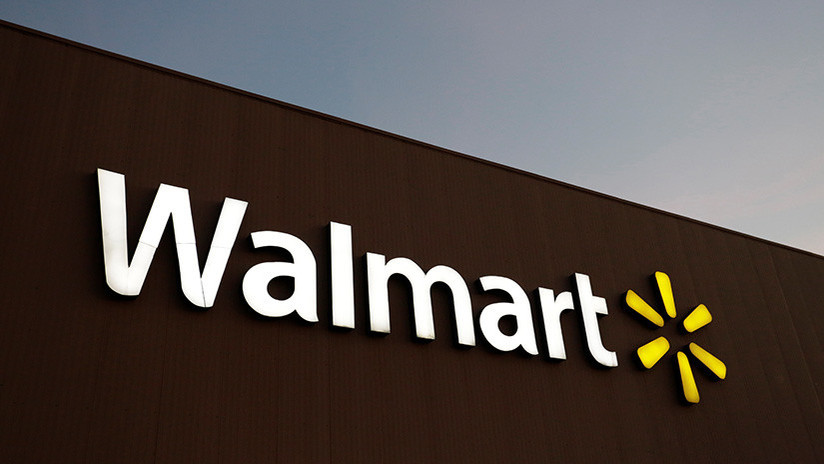 Escándalo en Supermercado de cadena Walmart: Empleado grabó a niño de doce años en el baño
