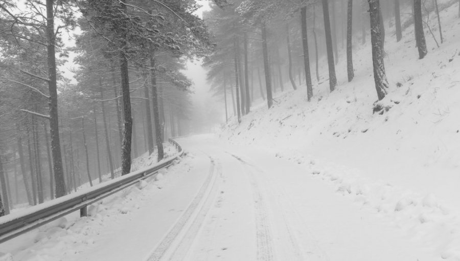 España: Varias provincias en alerta y más 350 carreteras cortadas por el intenso temporal de nieve