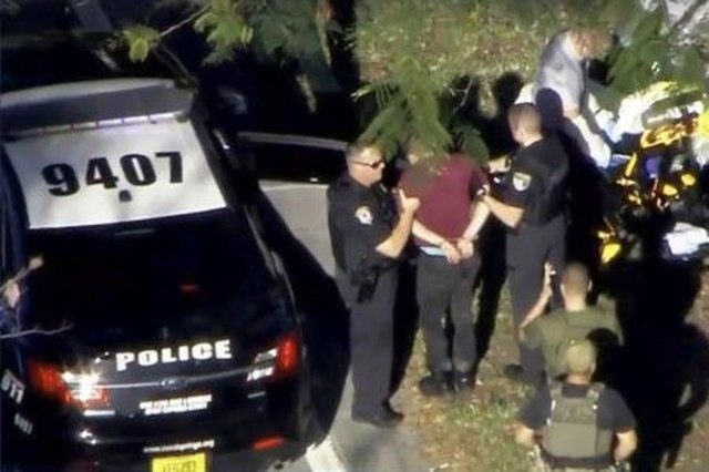 EEUU: Arrestan a exestudiante que dejó 17 muertos en secundaria de Florida