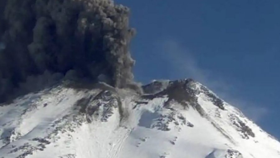 Advierten de posible erupción de carácter explosivo en Volcán Nevados de Chillán