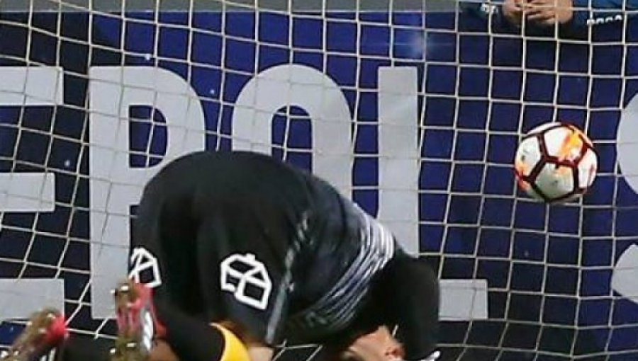 Incierto futuro de arquero de Everton Eduardo Lobos tras grosero error en Copa Sudamericana