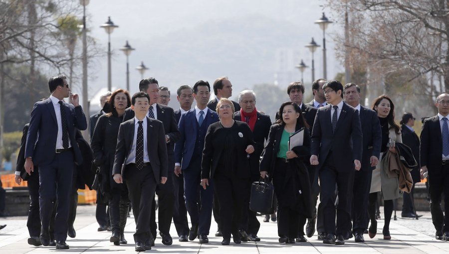 Día libre de Bachelet en Japón incluyó reuniones privadas y junta con embajador