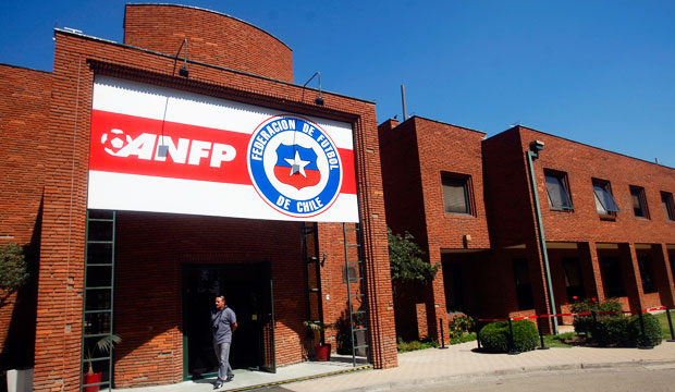 Fiscalía Nacional Económica denuncia a ANFP por cobrar para subir a Primera B