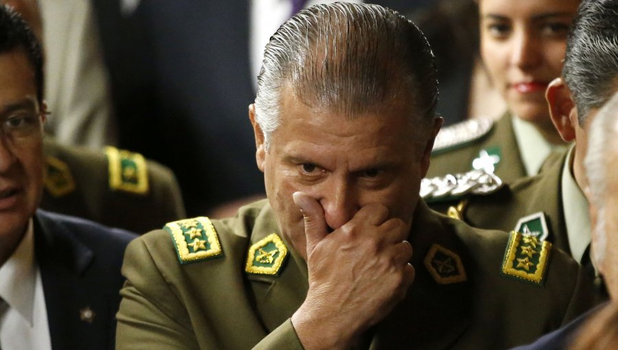 Primera medida de Piñera: Acepta la renuncia de General Bruno Villalobos a jefatura de Carabineros
