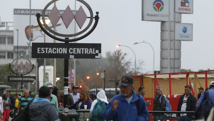 Se restablecen recorridos de Metro Santiago tras caída de individuo a las vías