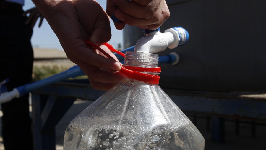 Aguas Andinas y el mal olor en el agua: Descartan corte de suministro en Las Condes y La Reina