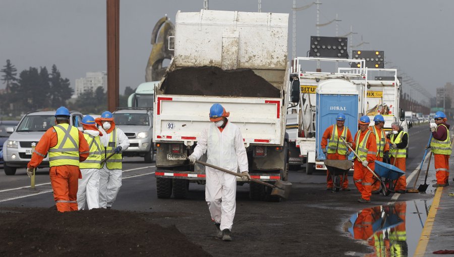 Concepción: Caos vial generó derrame de aceite de pescado en puente Llacolén