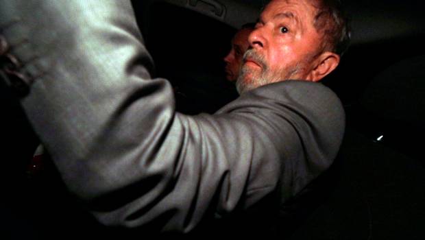 Lula desafía orden de prisión: Negocia su entrega con Policía Federal de Brasil