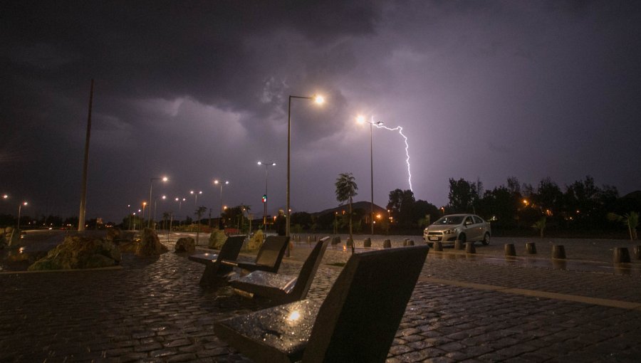 Tormentas eléctricas se agregan a alerta de Onemi por fuertes lluvias en el sur