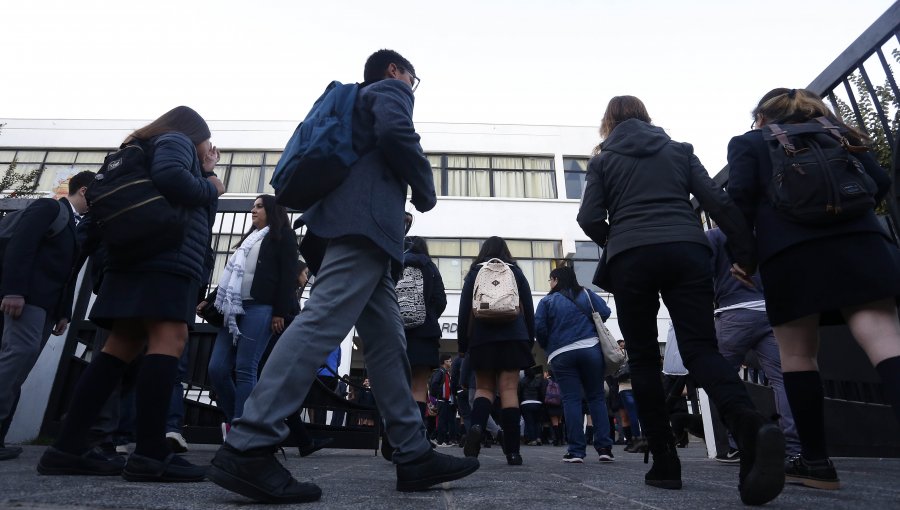 57% de alumnos de 8° básico de Chile aprueba dictadura si hay orden y seguridad