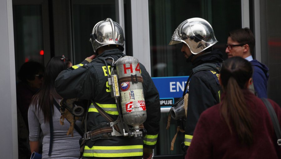 Evacuación en el Hospital Barros Luco por emergencia tras suicidio con cianuro