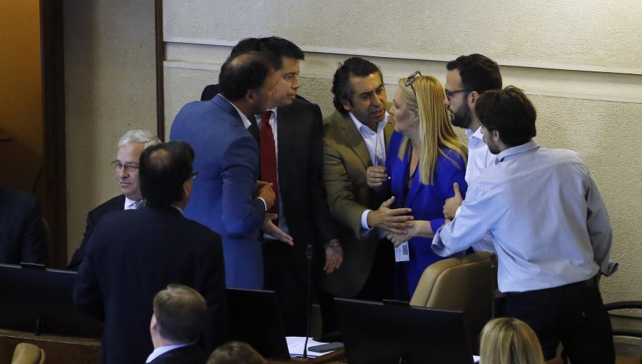 Se suspende sesión en el Congreso tras fuerte altercado de diputado UDI con Pamela Jiles