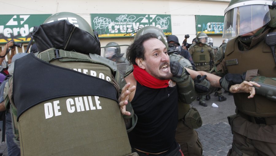 Marcha estudiantil en Santiago dejó un saldo de 180 detenidos, 50 de ellos menores de edad