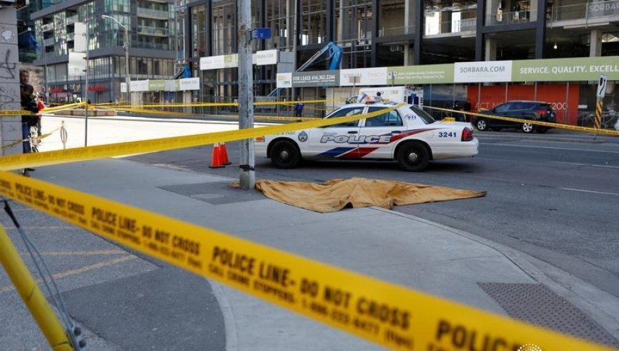 Al menos 9 muertos y 16 heridos después que furgoneta arrolla a transeúntes en Toronto