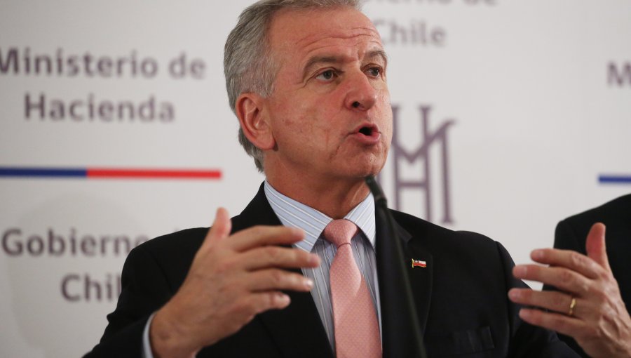 Ministro Larraín destaca primer Imacec pleno de Piñera y dice que vienen tiempos mejores