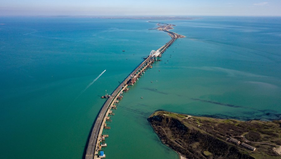 Mega obra de Rusia fue inaugurada: Puente de Crimea cruza el mar en 19 kilómetros