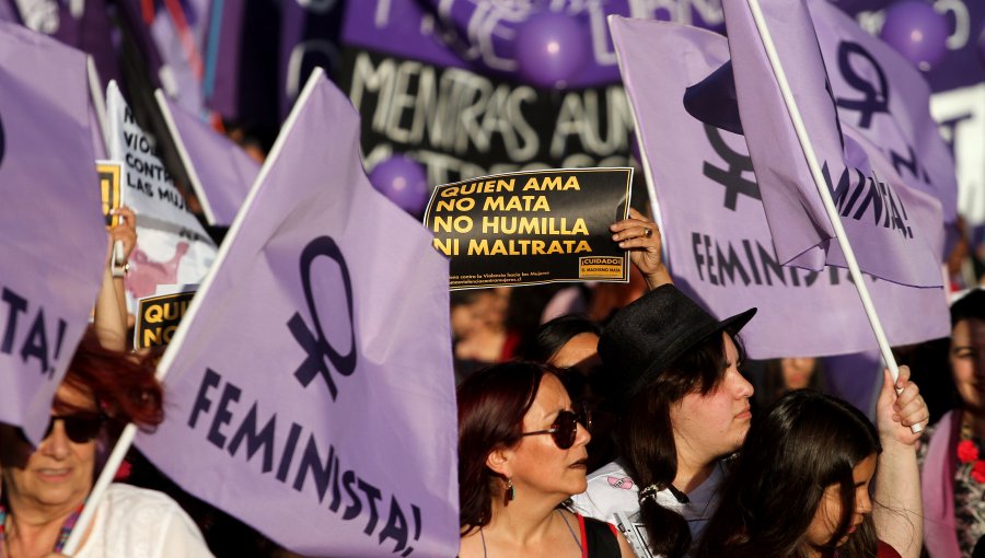 Encuesta Cadem: 71% apoya demandas feministas, pero sólo el 31% respalda las tomas