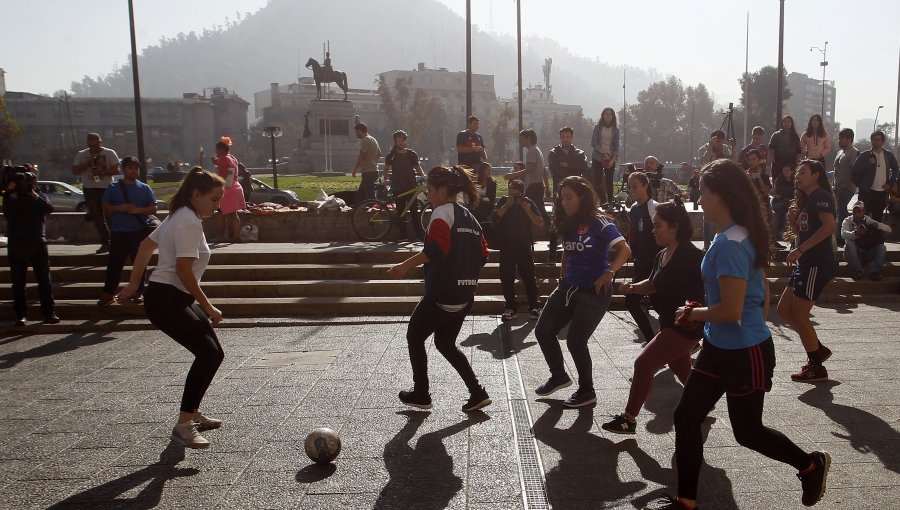 "Todas a la cancha": Realizan primera pichanga de mujeres por deporte no sexista