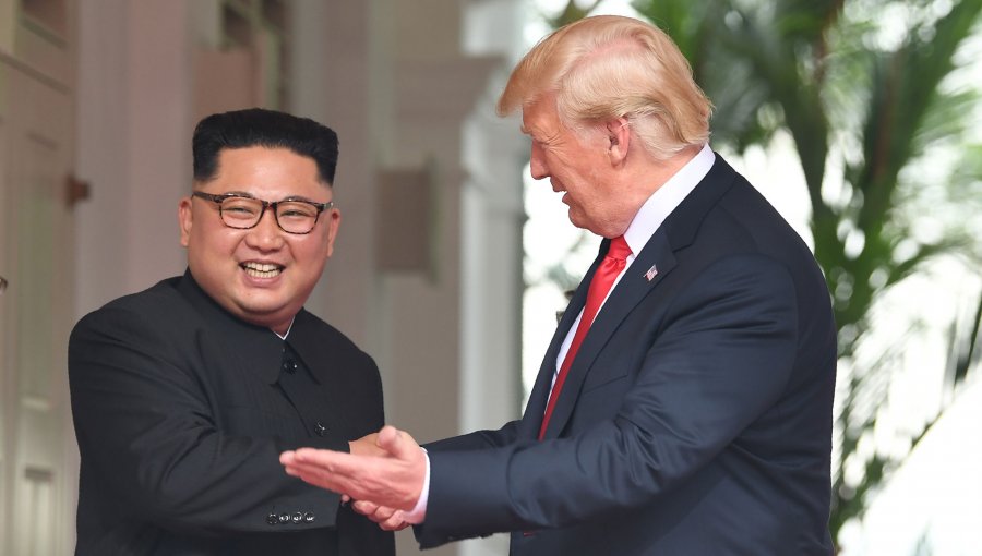 Trump ofrece detener ejercicios militares en Corea tras histórica cumbre con Kim