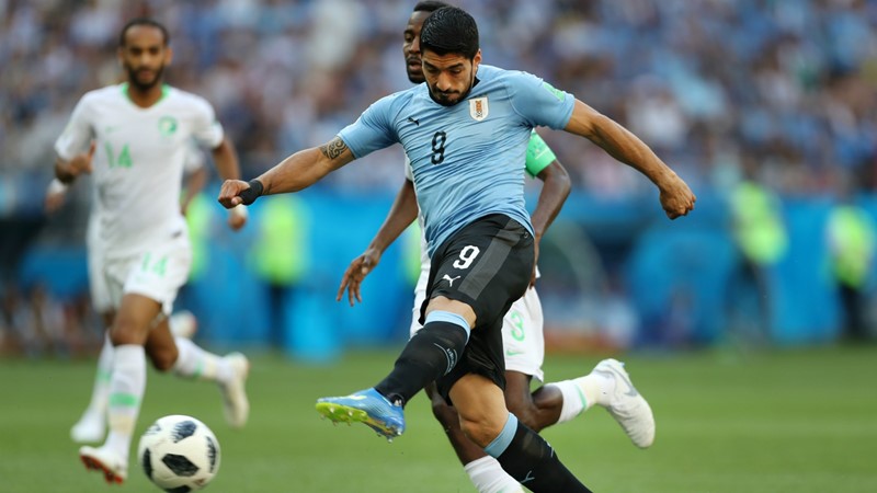 Mundial: Uruguay venció con lo justo a la Arabia de Pizzi y avanzó a los octavos de final