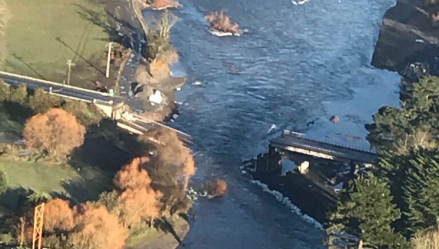 Colapso de puente que une a Osorno con Puerto Octay deja un muerto y seis heridos