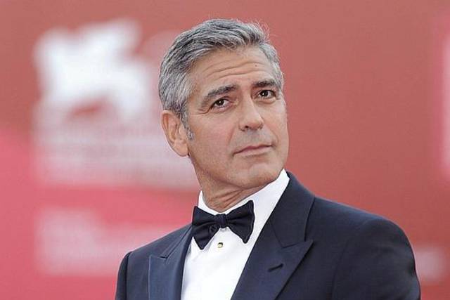 George Clooney sufre lesiones leves en un accidente de moto en Italia