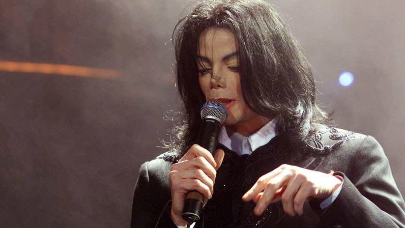 Médico de Michael Jackson revela que el célebre cantante fue "castrado químicamente" por su padre