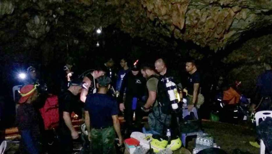Rescate en Tailandia: 11 niños ya están fuera de la cueva, solo falta uno más y el entrenador